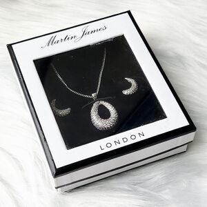 Brand New Cubic Zirconia Silver Jewelry Set (Comes with the box)